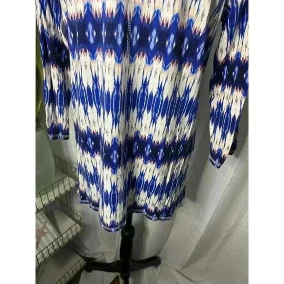 Chicos Zenergy Women’s 1 US M Blue Asymmetrical 3/4 Roll Tab Sleeve Tunic Top - Picture 7 of 11